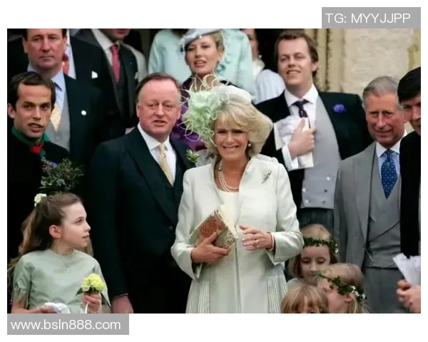 英国女王亲自接见足球明星展现对体育的热爱与支持